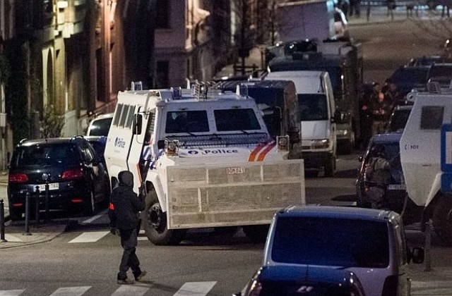 Намерили знаме на ИД и бомба в къща в Брюксел