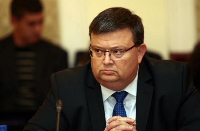 Сотир Цацаров поиска освобождаване от длъжност на пловдивски прокурор и следовател