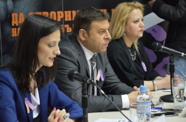 Мария Габриел и Камбитов откриха конференция срещу насилието над жени