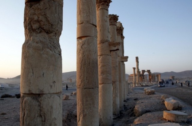 Сирийската армия овладя цитаделата над Палмира и част от древния град