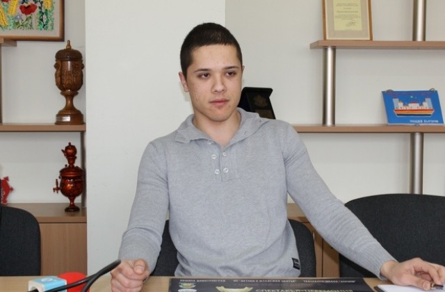 20-годишен илюзионист от Димитровград получава наградата Сенко