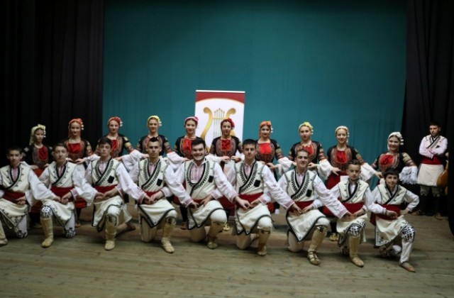 Златни медали и грамоти спечели фолклорен ансамбъл „Бобов дол“ към НЧ Миньор 2006