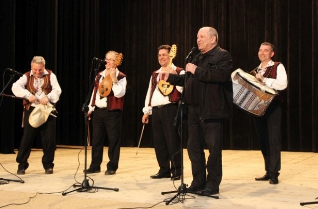 Капанският ансамбъл с образователен концерт в Исперих