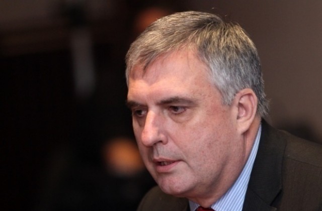 Калфин: Ако има български политици в панамските документи, трябва да се оттеглят