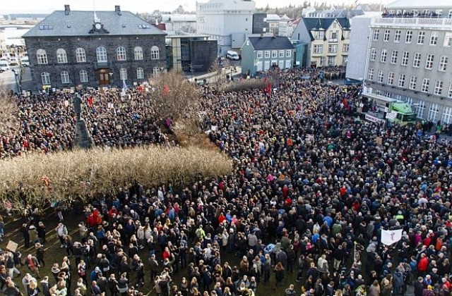 Хиляди исландци на протест срещу премиера заради Панамските разкрития
