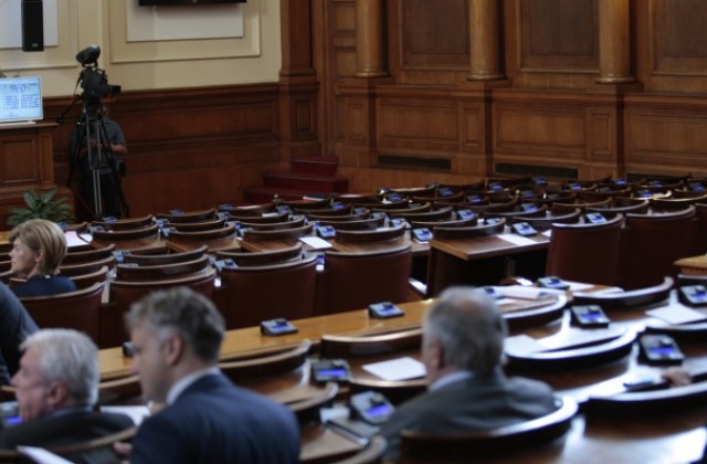 Вътрешната комисия в парламента отхвърли законопроекта на Бъчварова