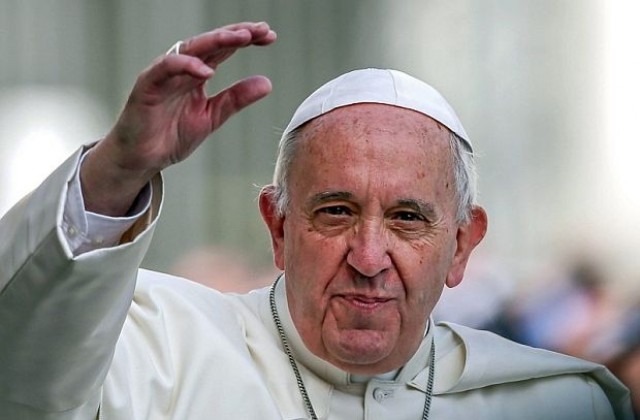 Папа Франциск смекчи тона за разведените и за двойките, живеещи без брак