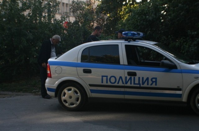 Пиян шофьор с дрога в колата блъсна патрулка в Разград