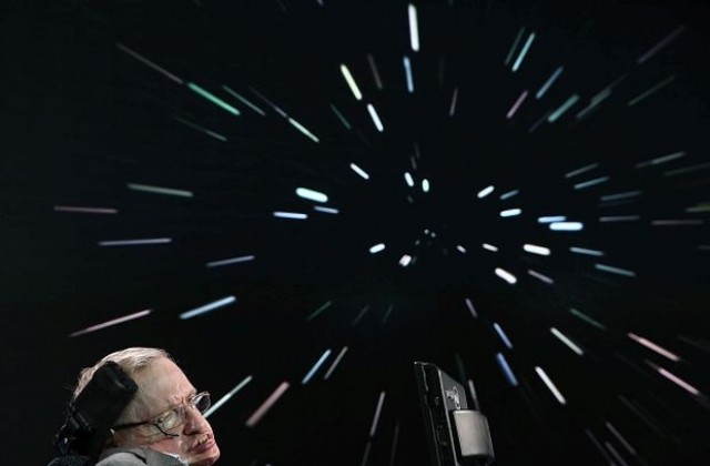Стивън Хокинг ще изследва космоса с помощта на милиардер