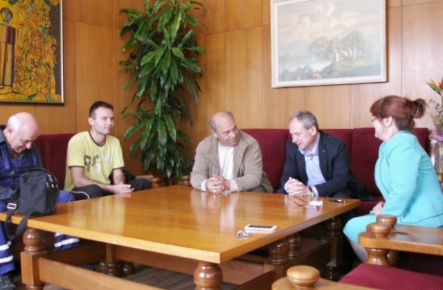 Кметът на Търговище проведе среща с експерти от „Надзор на язовирните стени за язовир Руец