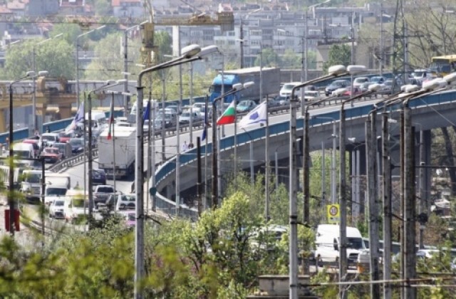 Агенция Пътна инфраструктура: Предвиждайте повече време за път по моста