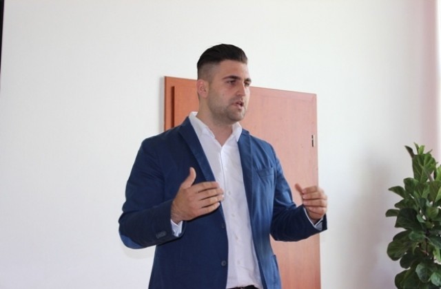 Евродепутатът Андрей Новаков изнася Урок по Европа в Дряново
