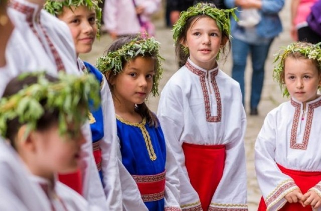Днес православната църква отбелязва християнския празник Цветница