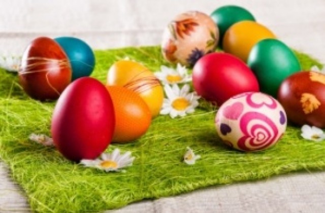 Концерт, борба с яйца и конкурс за домашен козунак на Великден в Девня
