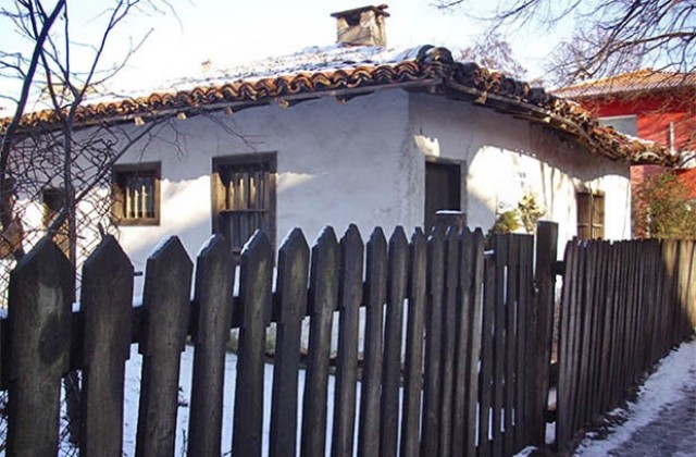 Нужни са над 60 000 лева за реконструкция на къщата на Адриана Будевска