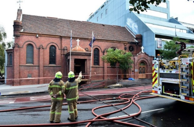 Свещ унищожи македонска църква в Австралия (СНИМКИ)