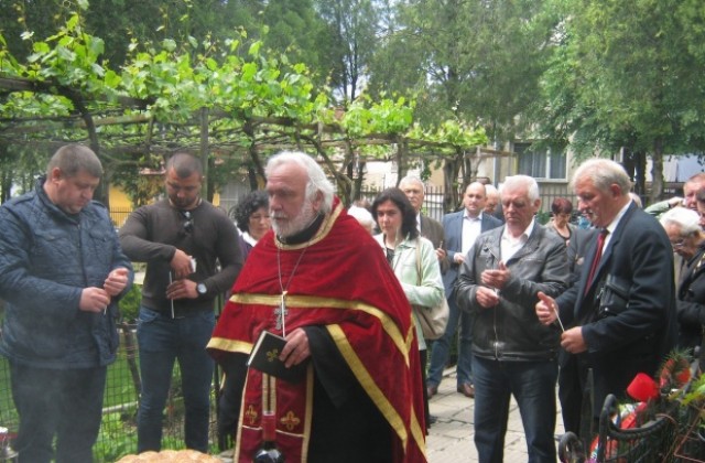 Дупничани почетоха Денят на храбростта и Българската армия
