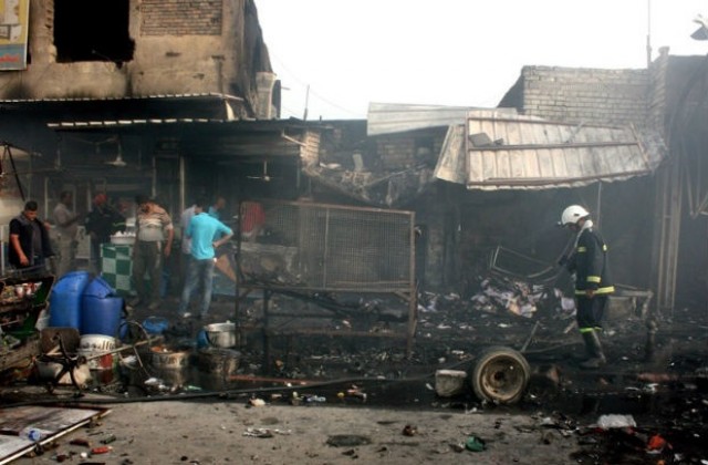 Най-малко 93 убити при трите атентата с коли бомби в Багдад
