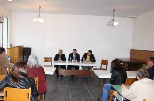 Кметът на Сливен обсъди с жителите на Кермен проблемите на града