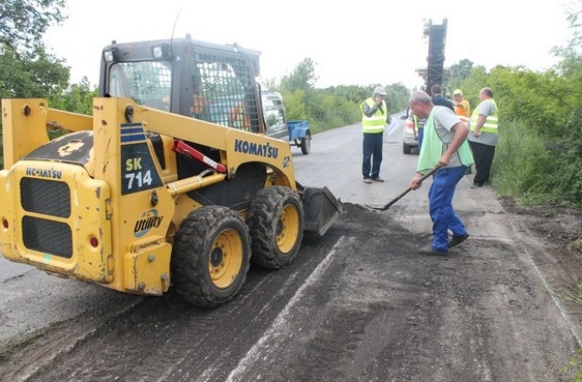 По заръката на Борисов започна ремонт на пътя Симеоновград- Стара Загора
