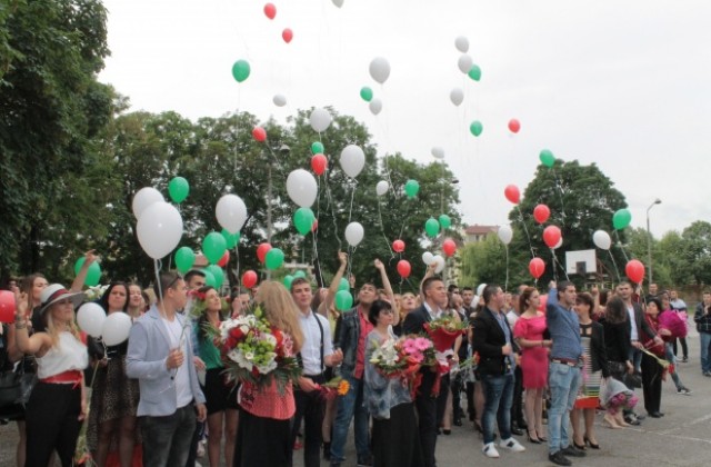 828 ученици полагат зрелостен изпит по български език и литература в Търговищка област