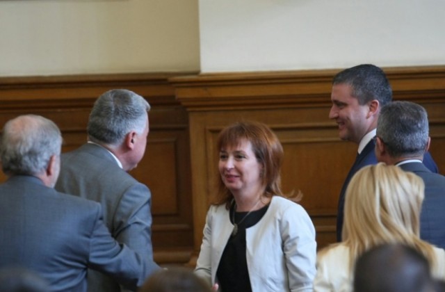 Депутатите избраха Зорница Русинова за социален министър