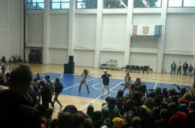 Криско препълни Спортната зала в Дупница