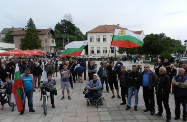 Жителите на Гърмен отново на протест срещу ромските беззакония