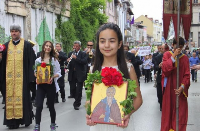 3000 великотърновци отбелязаха Деня на  славянската писменост, българска просвета и култура (СНИМКИ)
