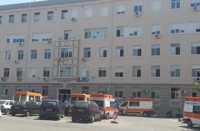 Три жени и един мъж остават в болницата след катастрофата край село Камен