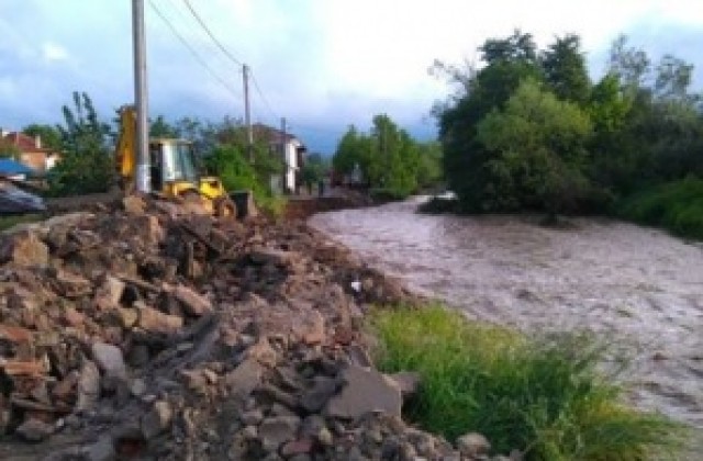 Овладяна е вече ситуацията с високите води в Енина и Казанлък