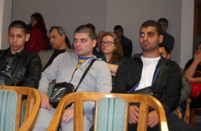 Ромски НПО-та видяха расизъм в нападение в центъра на Варна