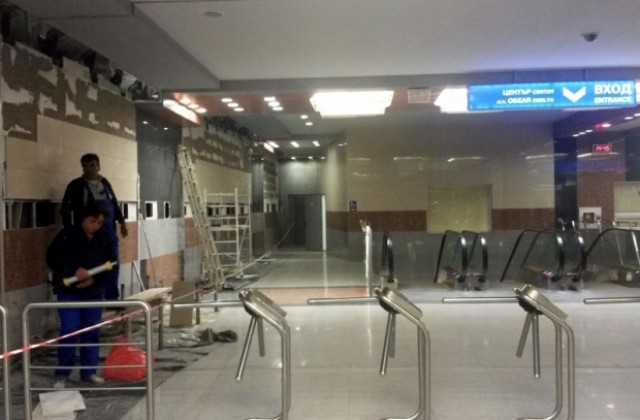 Ремонтират асансьорите и ескалаторите в столичното метро