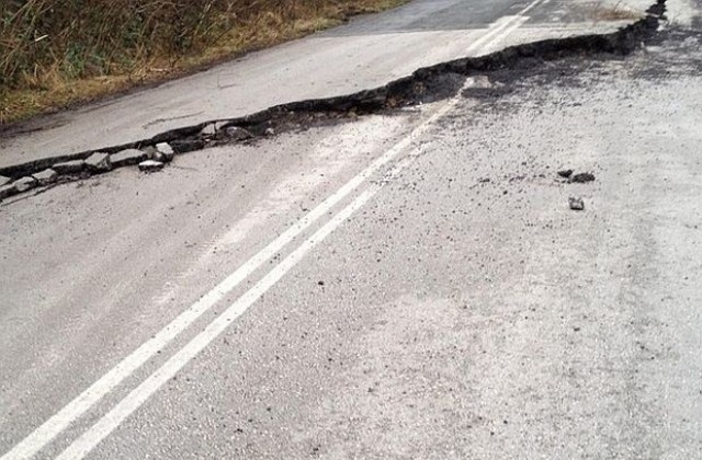 Активизирани са 15 свлачища и срутища на общинската пътна мрежа в Габрово