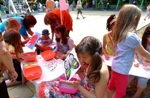 Игри и атракции в Градската градина за Деня на детето