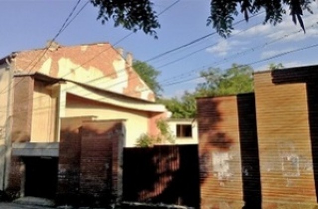 Събарят лятното кино в Ловеч - строят жилищна сграда
