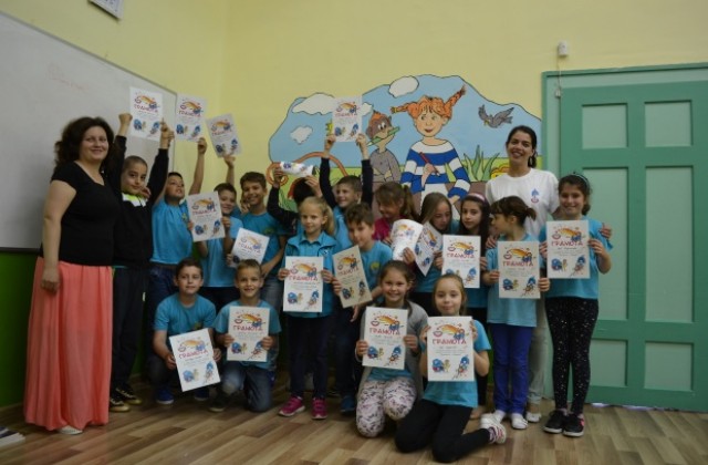 200 деца преминаха обучение по програма на БЧК Приятели с водата