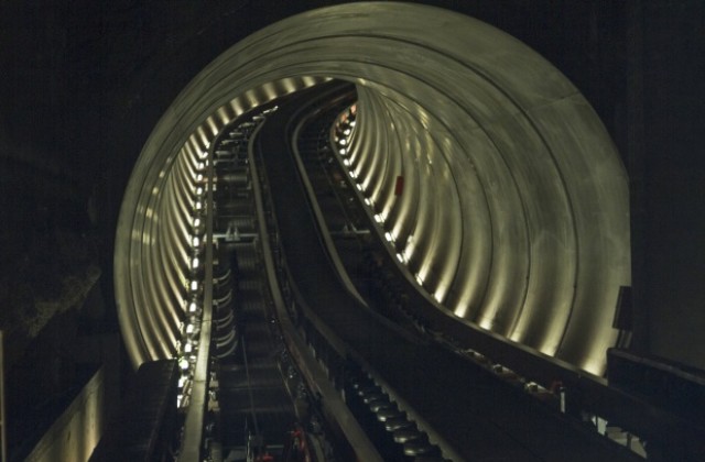 Най-дългия железопътен тунел в света откриват в Швейцария