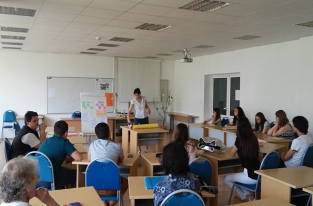 Ученици от Добрич участваха в тренинг за себепознание