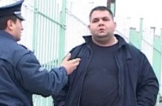 250 лева месечно плащал Мартин Дебелия за полицейски чадър
