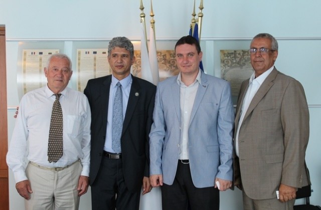 Либийски дипломат заяви интерес към земеделието на среща в Хасково