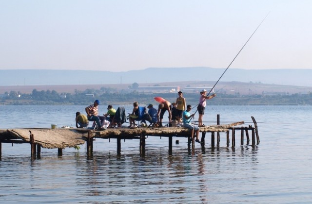 Открит е любителският риболовен сезон в страната