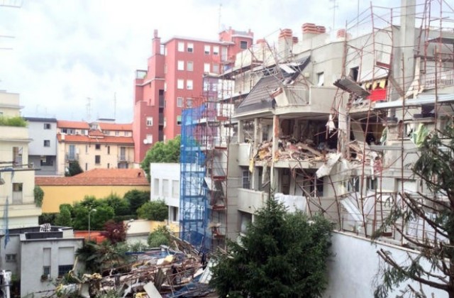 Сграда в Милано рухна и погреба трима, има ранени (СНИМКИ)