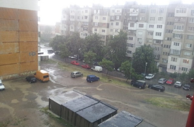 Гръмотевична буря в Сливен, придружена с градушка