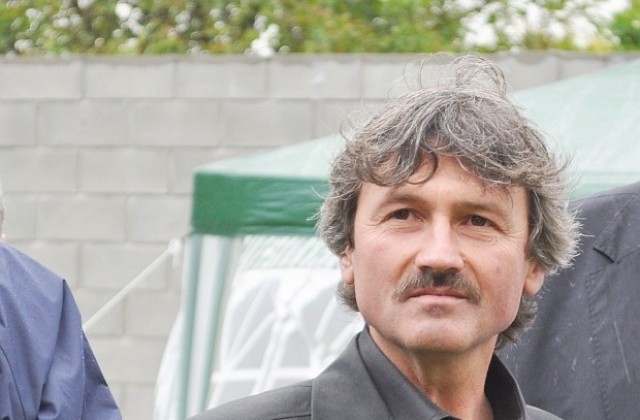 Кандидат-кметът с якето на Цветанов спечели изборите в село Каменар