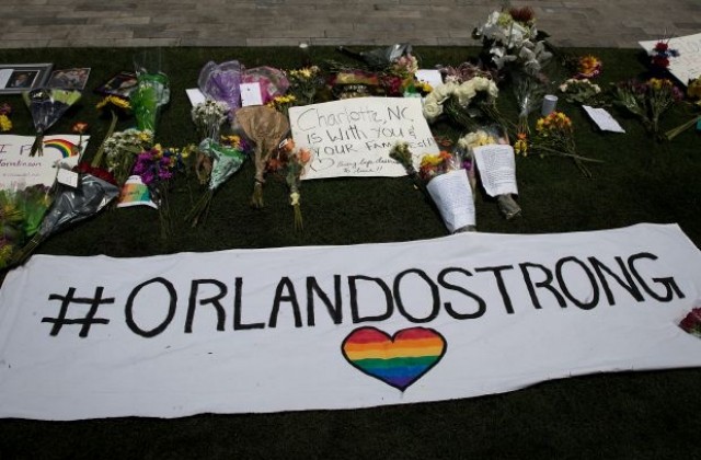 Светът - солидарен с хомосексуалните след масовото убийство в Орландо