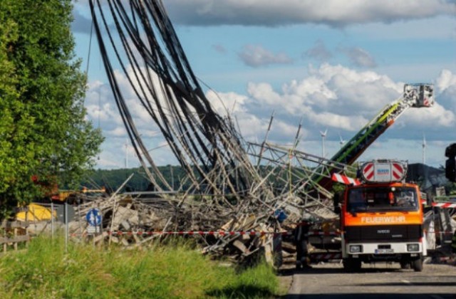 Новостроящ се магистрален мост се срути в Южна Германия