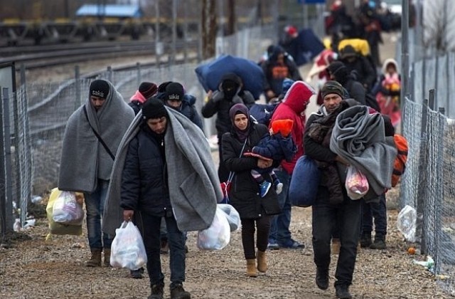 Нови бежанци напират да влязат в България край Гоце Делчев