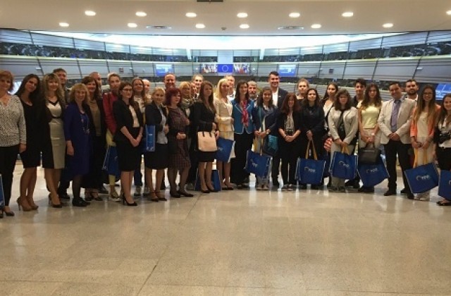 Младежи от Сливен се запознаха с европейските институции