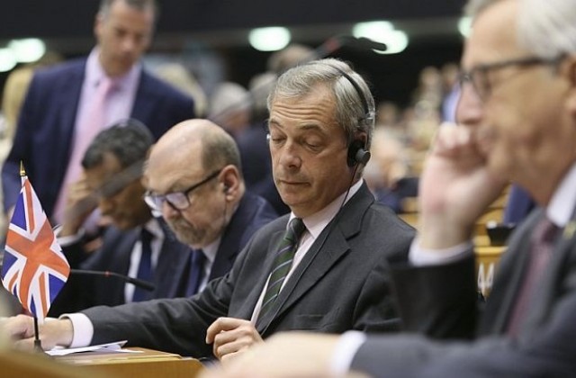 Европейският парламент освирка Найджъл Фараж (ВИДЕО)